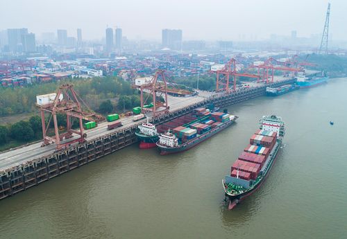 内贸水运里河运和海运的区别？？？