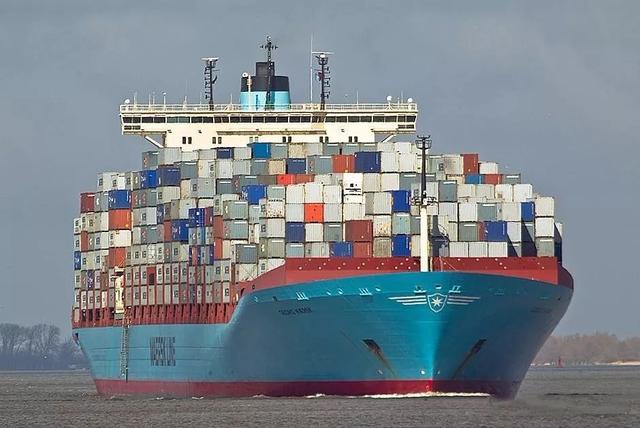 散货船“跨界”运集装箱，，靠谱吗？？？